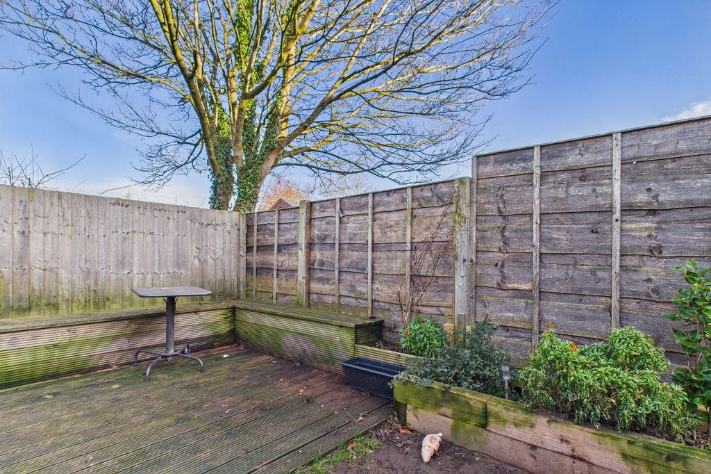 Property photo 3 of 12 Garden