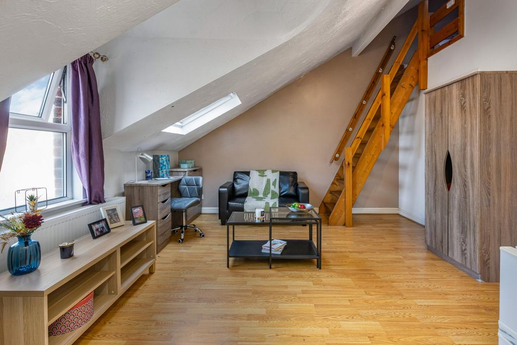 Property photo 3 of 8 Property Photo