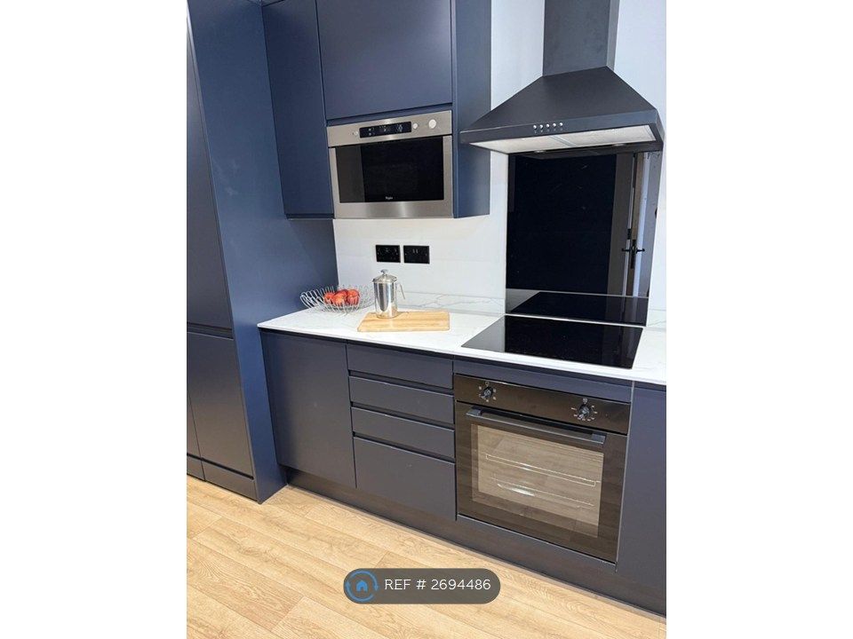Property photo 3 of 24 Communal Kitchen