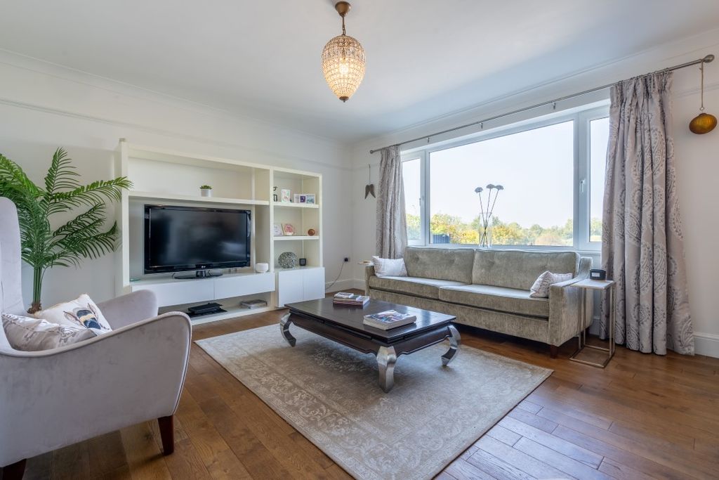 Property photo 2 of 30 Iq_00020