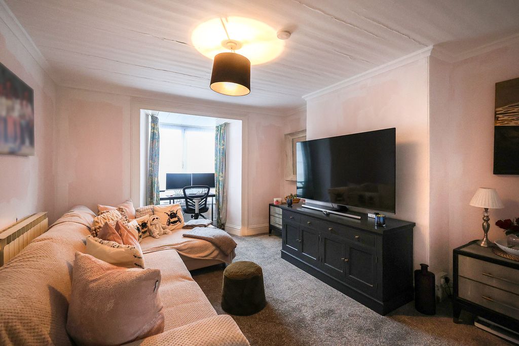 Property photo 3 of 21 Photo 2