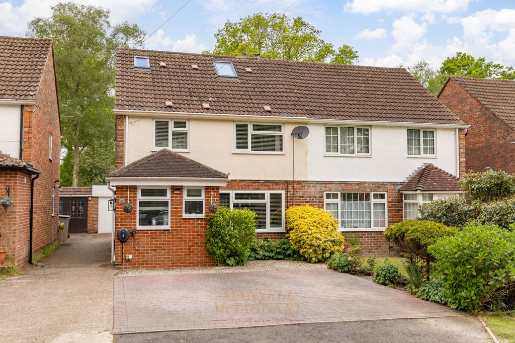 Property photo 1 of 32