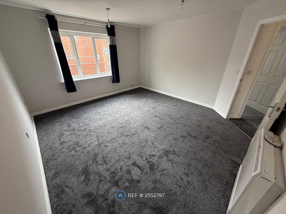 Property photo 3 of 11 Lounge