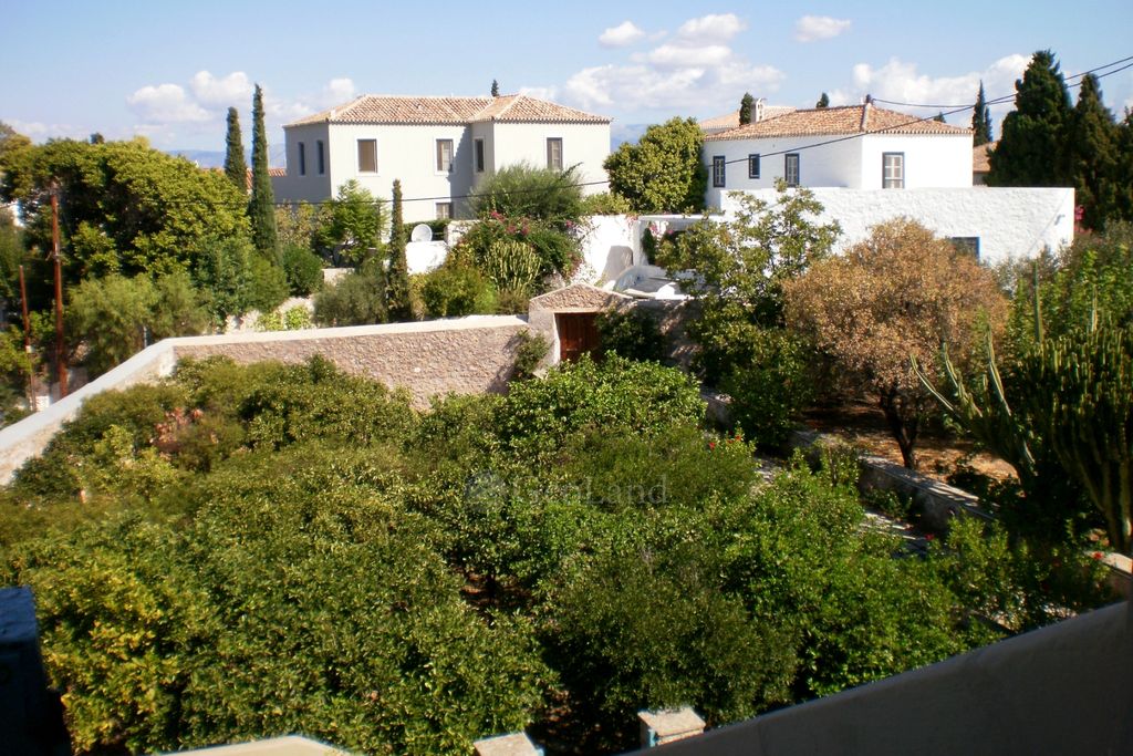 Property photo 3 of 46