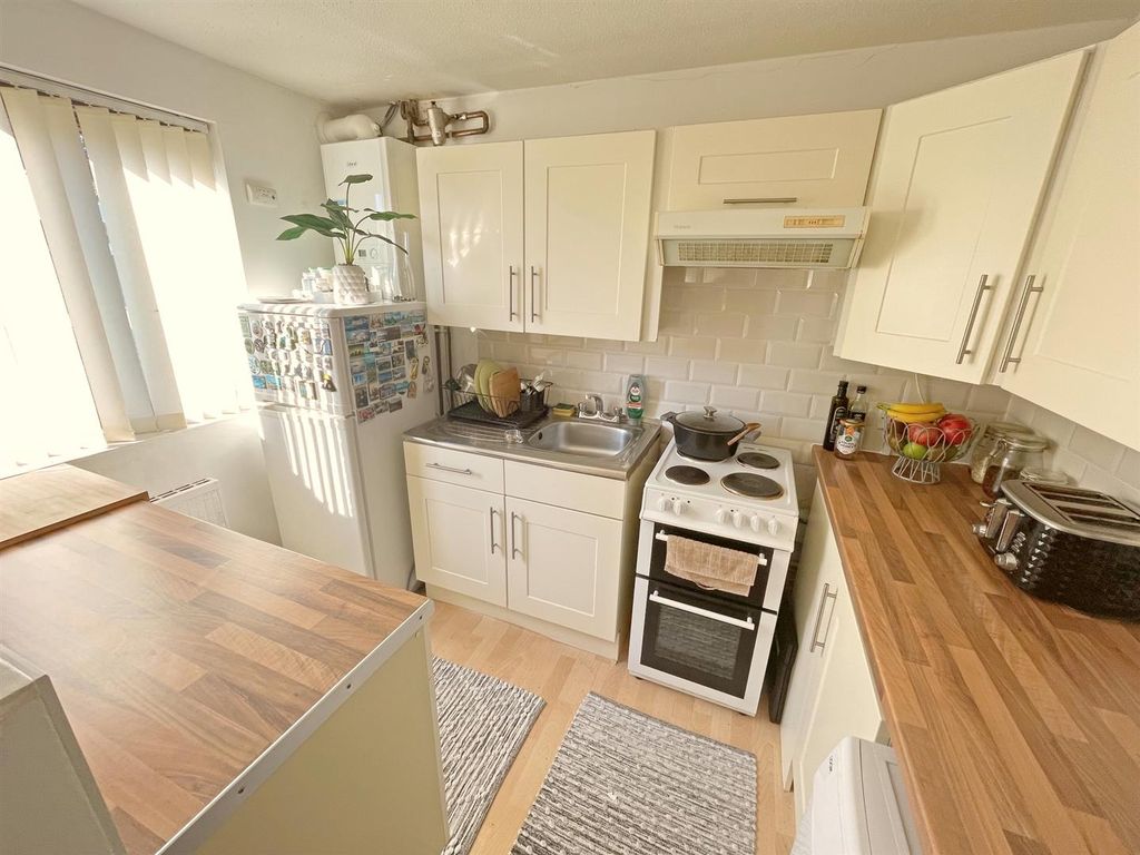 Property photo 3 of 4 Kitchen