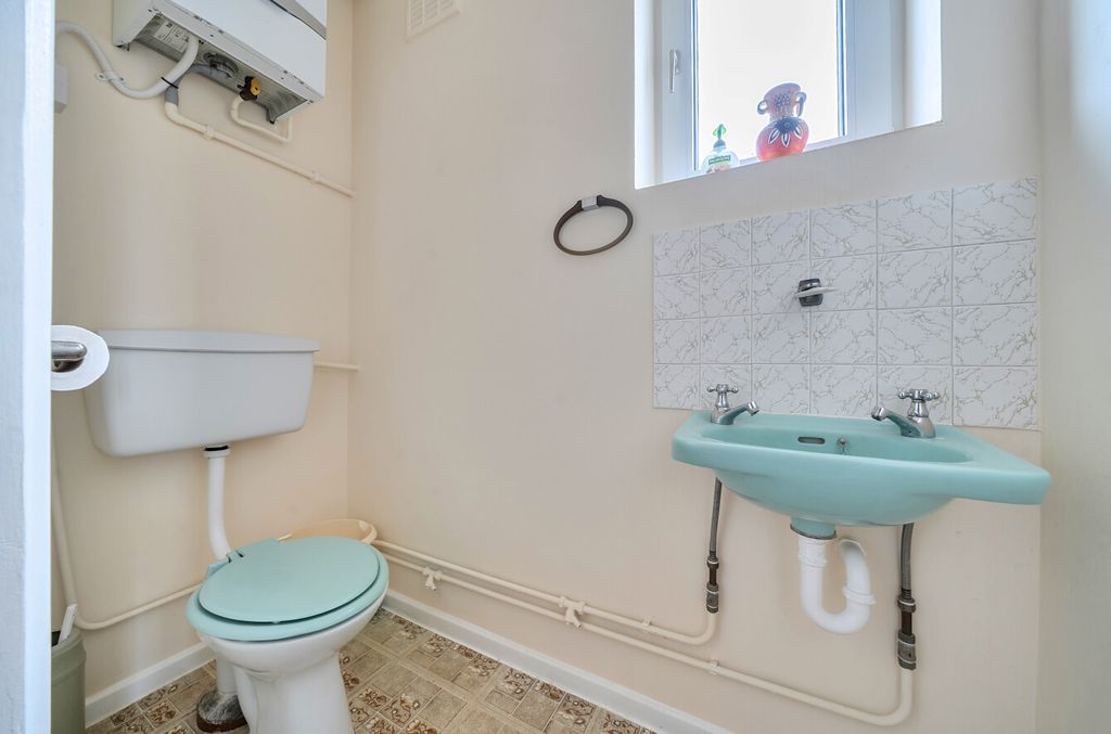 Property photo 3 of 21 W/C