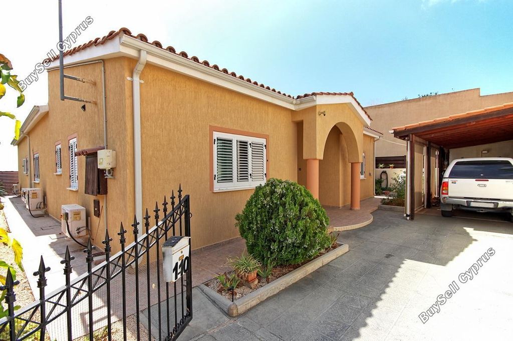 Property photo 2 of 32