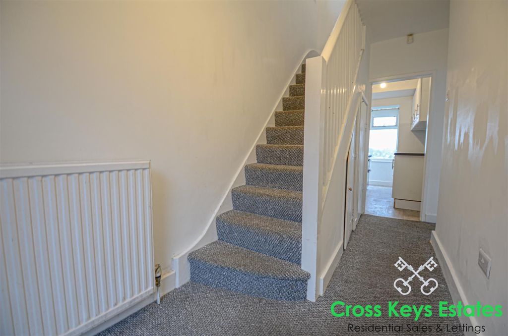 Property photo 3 of 17 Entrance Hallway