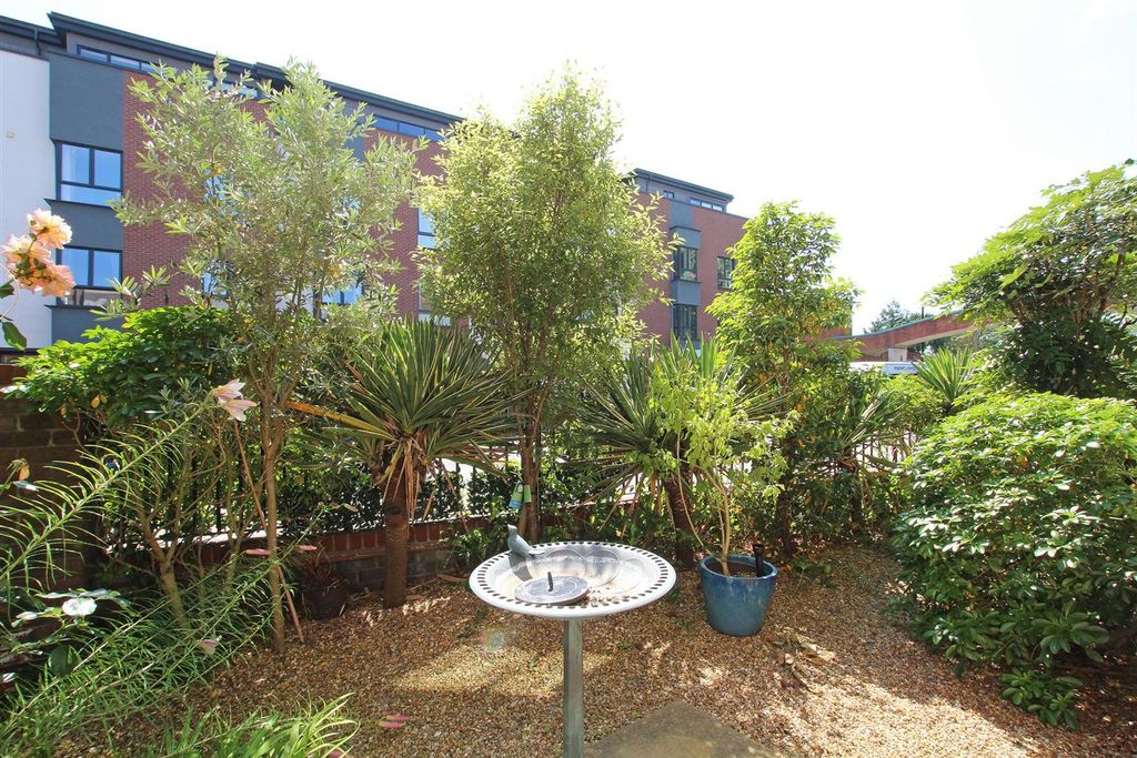Property photo 2 of 8