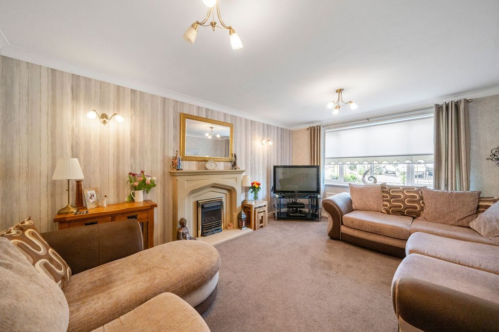 Property photo 2 of 28 2