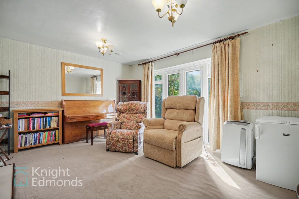 Property photo 3 of 9 Lounge