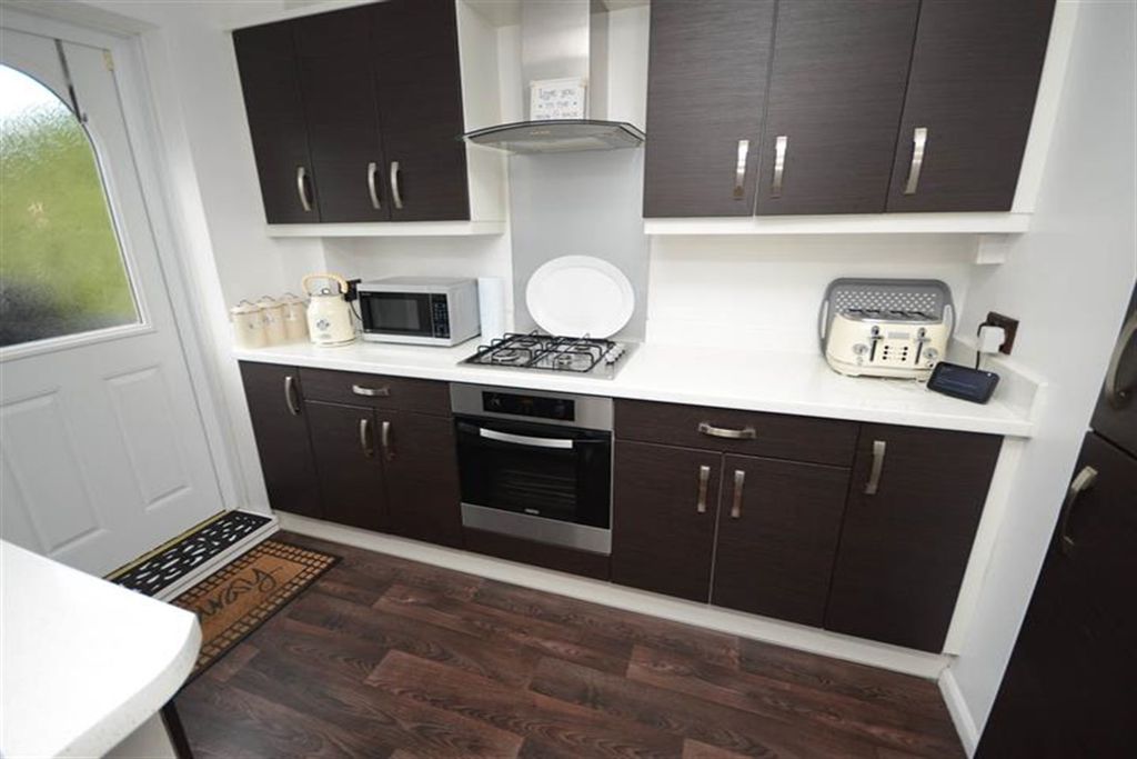 Property photo 2 of 11 Kitchen