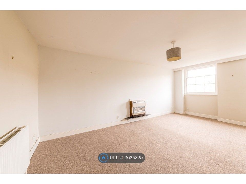 Property photo 3 of 11 Living Room