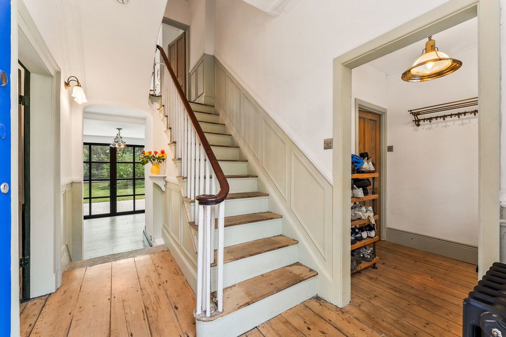 Property photo 3 of 36