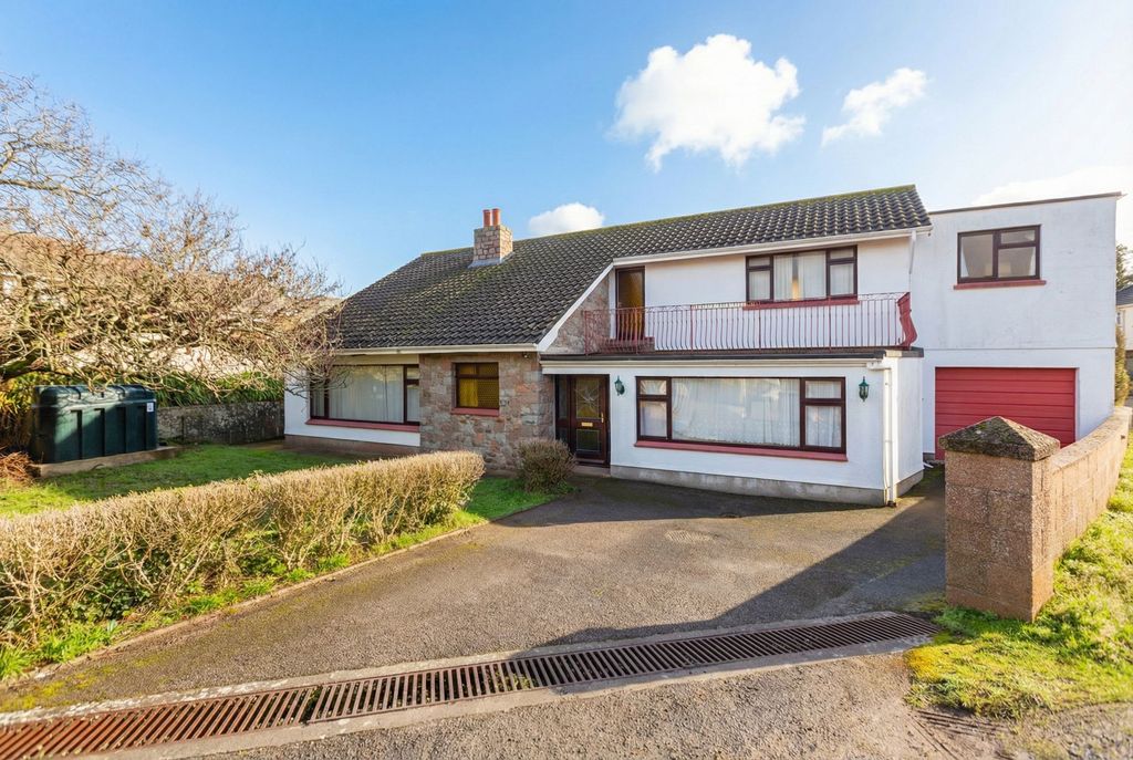 Property photo 1 of 28