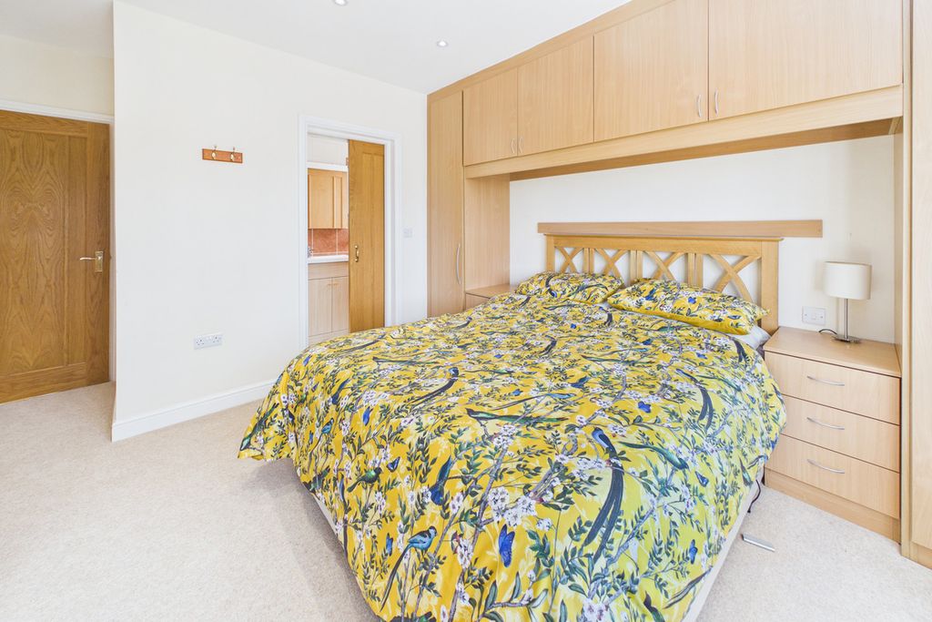 Property photo 3 of 27