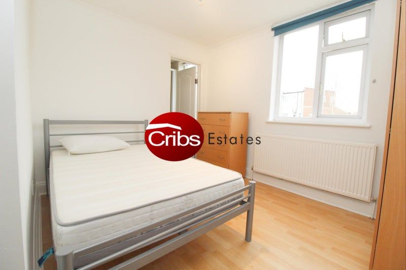 Property photo 1 of 6 En-Suite Room To Rent In Morden Sm4 (Bills Included)