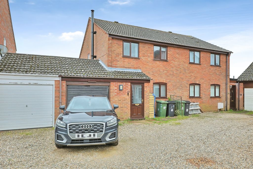 Property photo 2 of 31