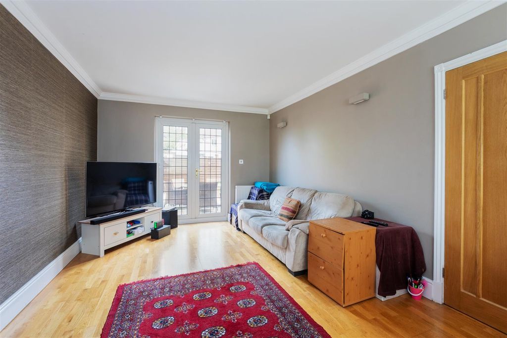 Property photo 3 of 16 83 St Georges Crescent-10.Jpg
