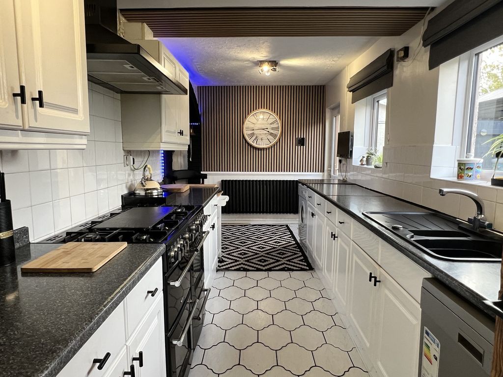 Property photo 2 of 22 Kitchen