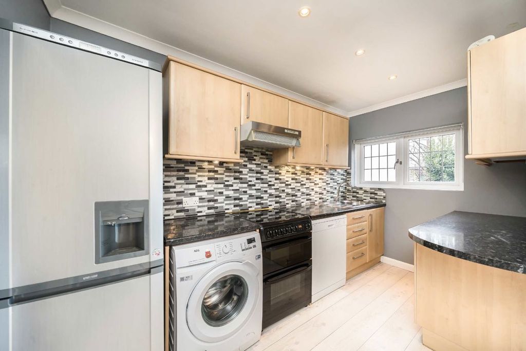 Property photo 2 of 5