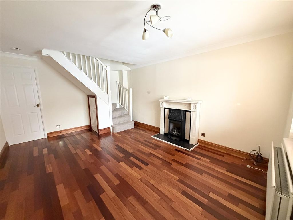 Property photo 3 of 7 Lounge