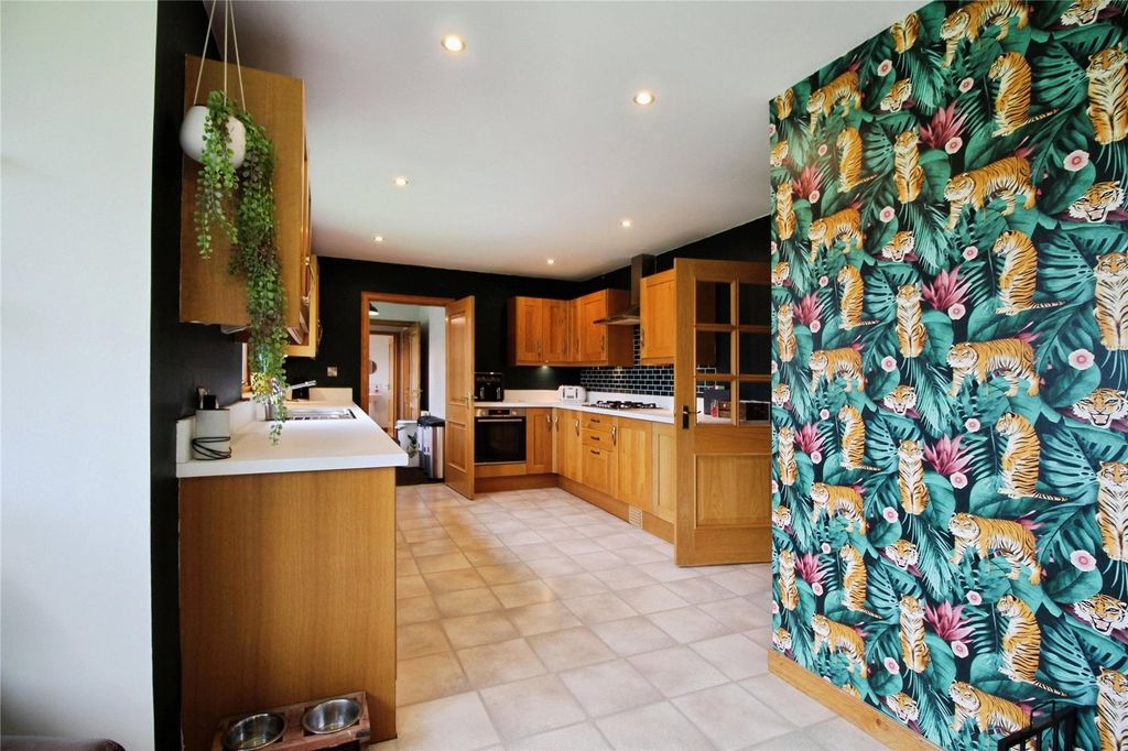 Property photo 3 of 37 Kitchen