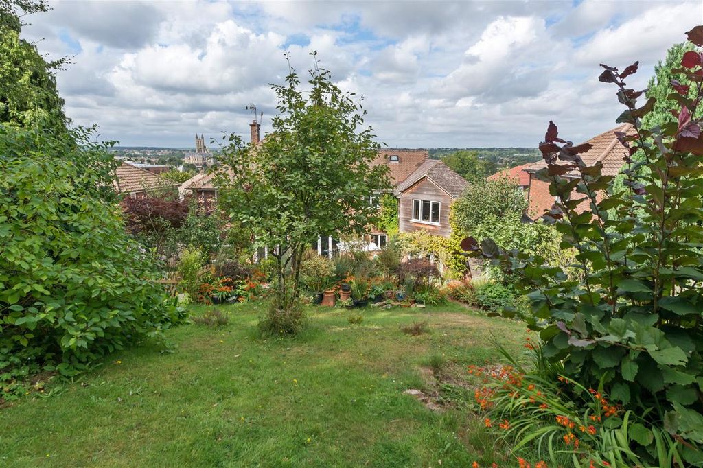 Property photo 2 of 31