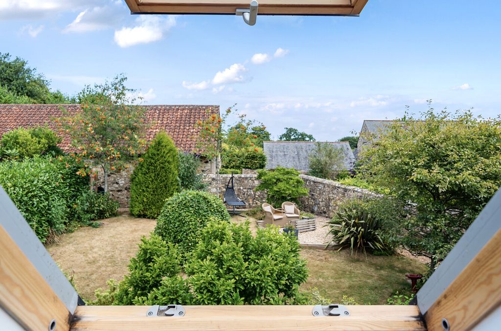 Property photo 3 of 26 1323786-5-68700d0...