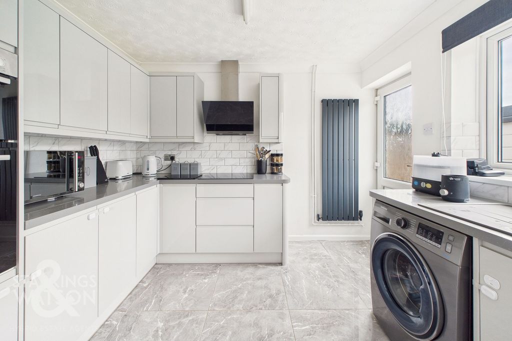 Property photo 3 of 24