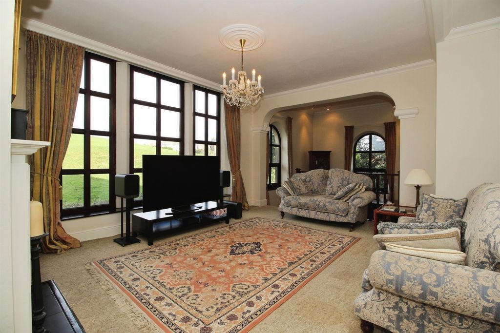 Property photo 3 of 20