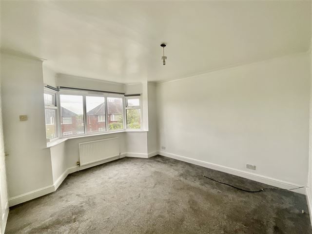 Property photo 3 of 18 Lounge