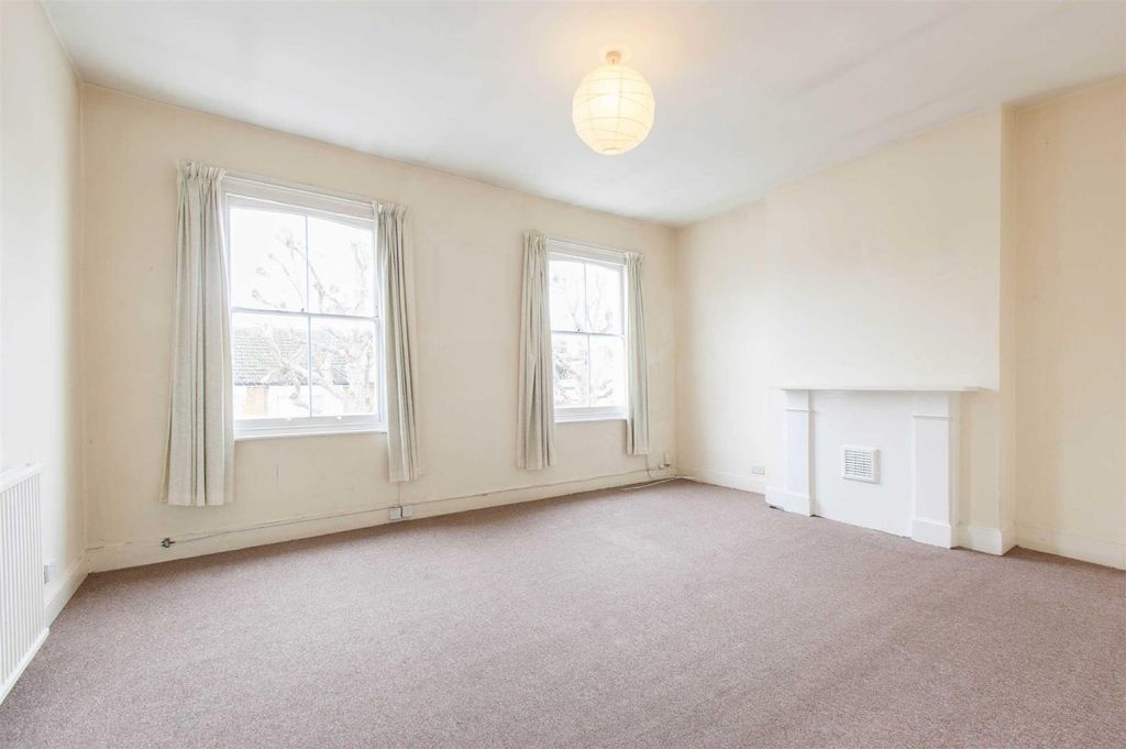 Property photo 2 of 8
