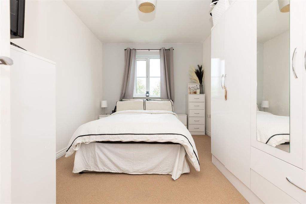 2 bed flat for saleDavid Harrowell House, St. Johns Road, Arlesey SG15 photo 5