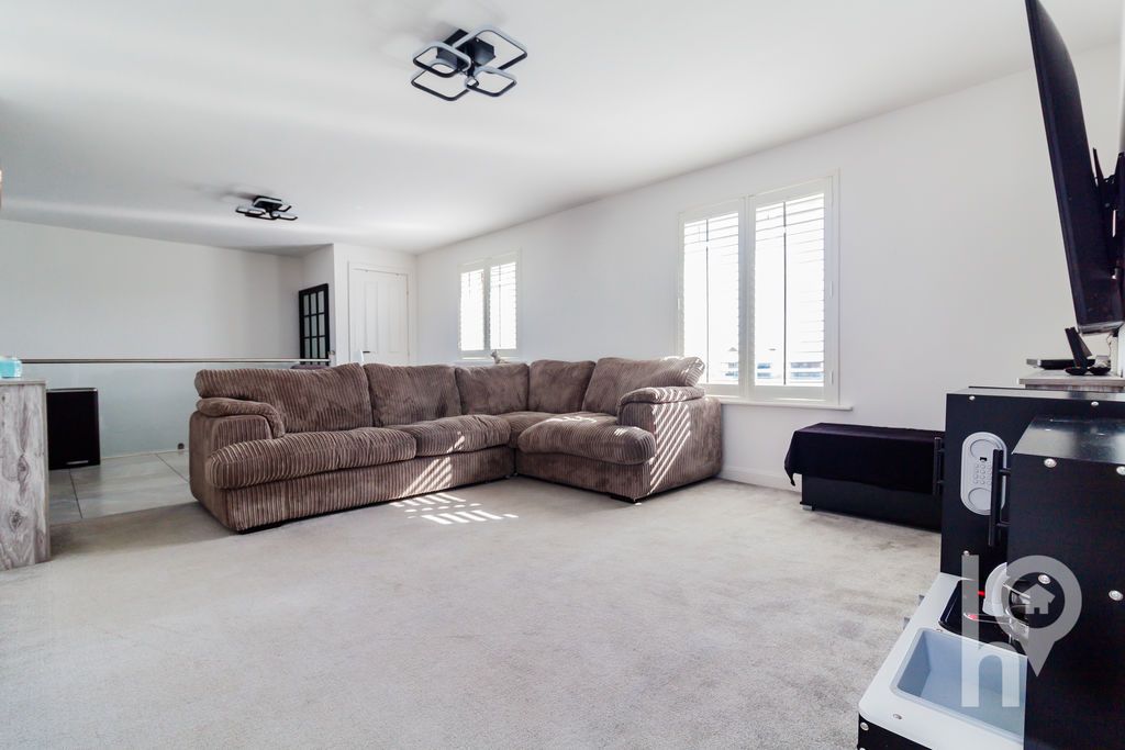 Property photo 1 of 7 Photo 3