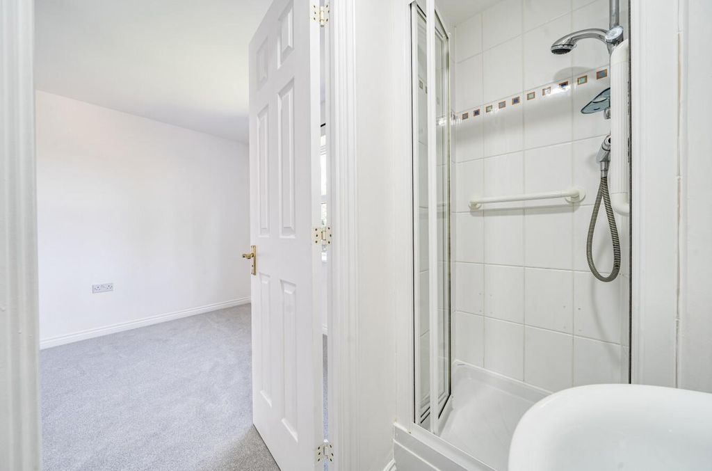 Property photo 3 of 16 Seddons Tiverton