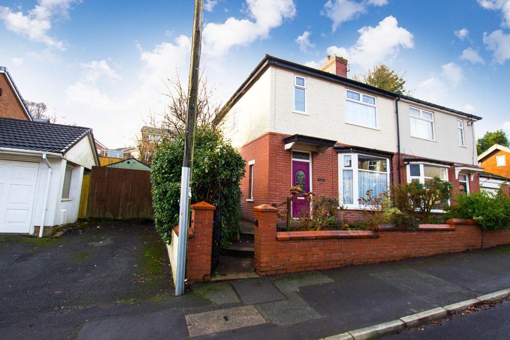 Property photo 2 of 25