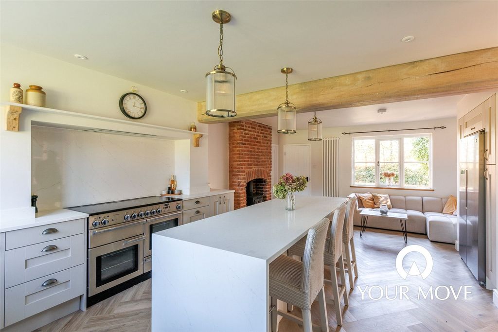 Property photo 2 of 30 Kitchen / Breakfast
