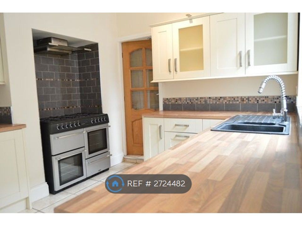 Property photo 2 of 10 Shared Kitchen