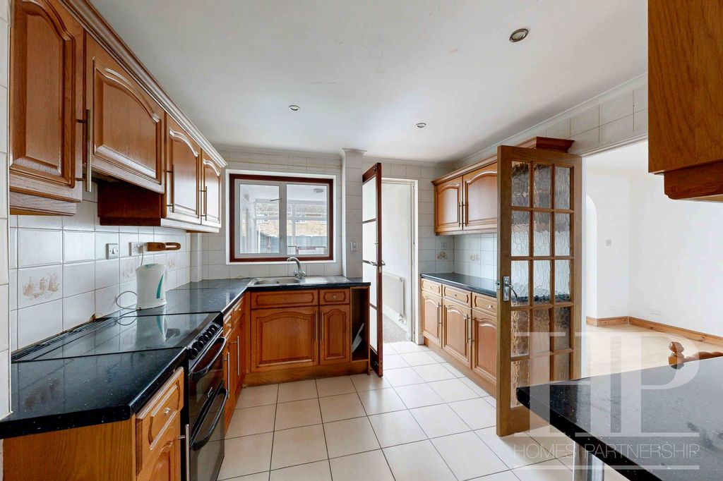 Property photo 2 of 20