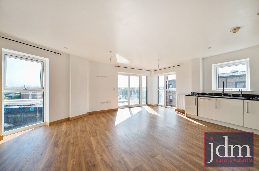 Property photo 3 of 13 62E8Acff-Fe51-402...