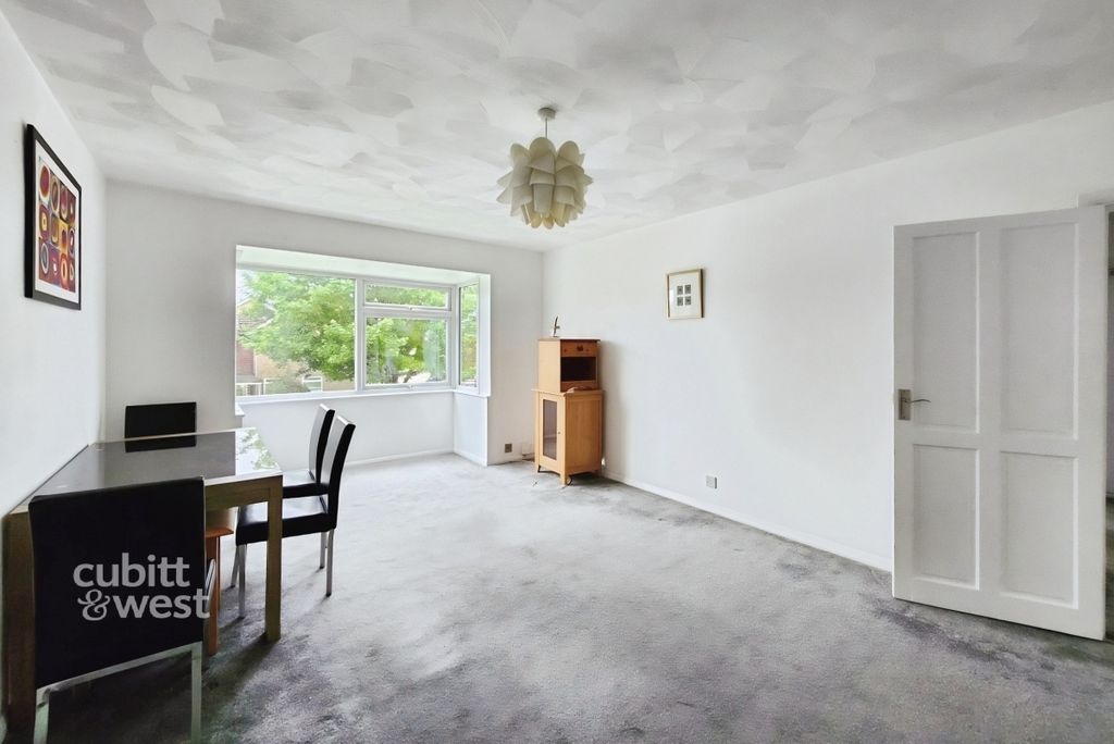 Property photo 3 of 12 812B23Af-1