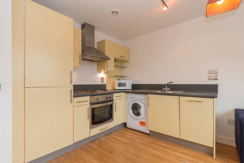 Property photo 3 of 9 Kitchen