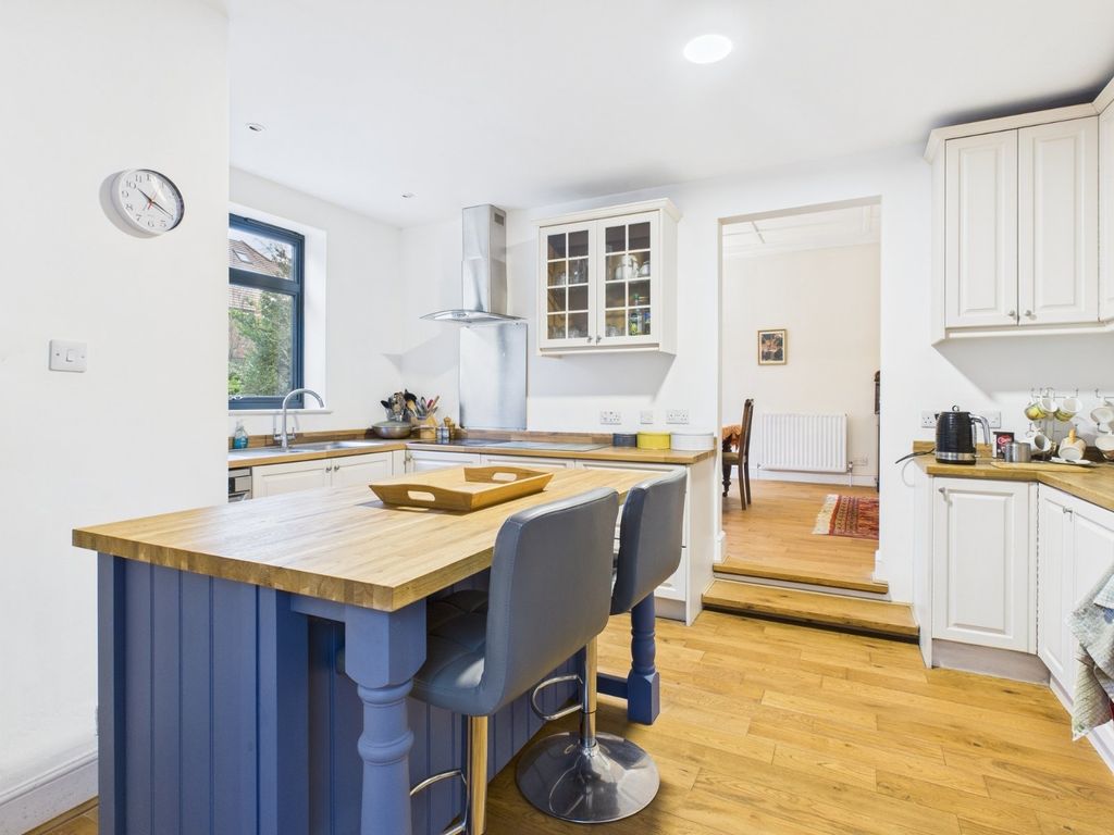 Property photo 3 of 17 Kitchen