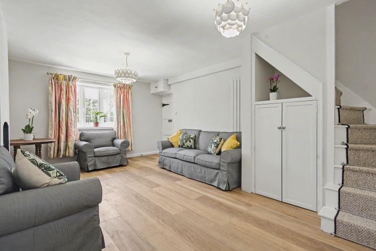 Property photo 3 of 9 327463