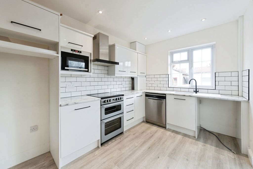 Property photo 2 of 17 Photo