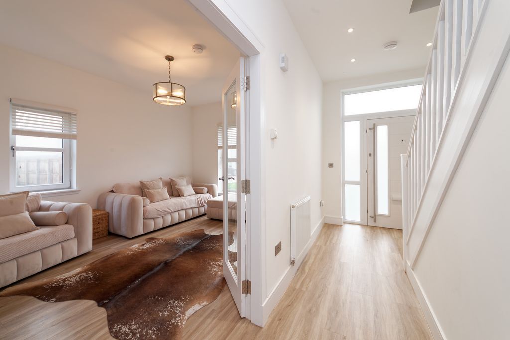 Property photo 2 of 27 Property Image 2