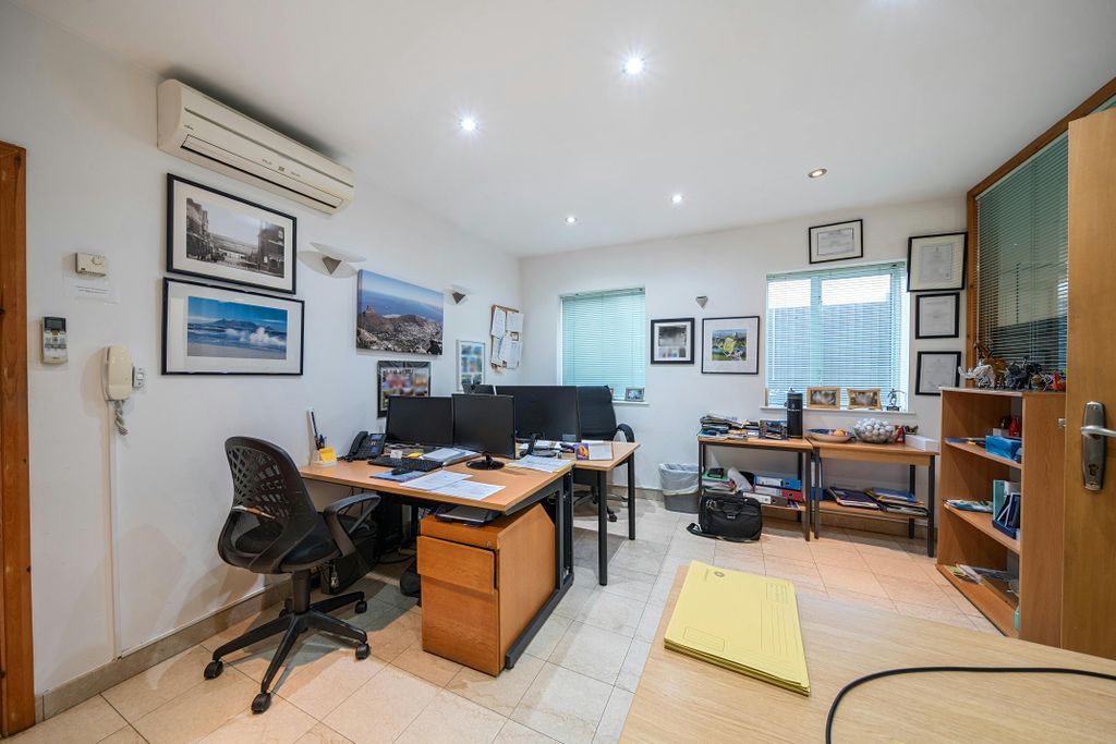 Property photo 2 of 15 138198114691B49Df7724B.Jpg