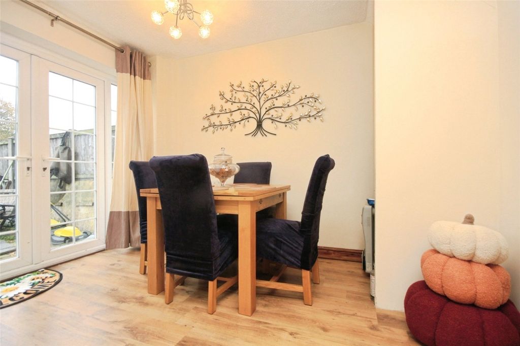 Property photo 3 of 14 Dining Area