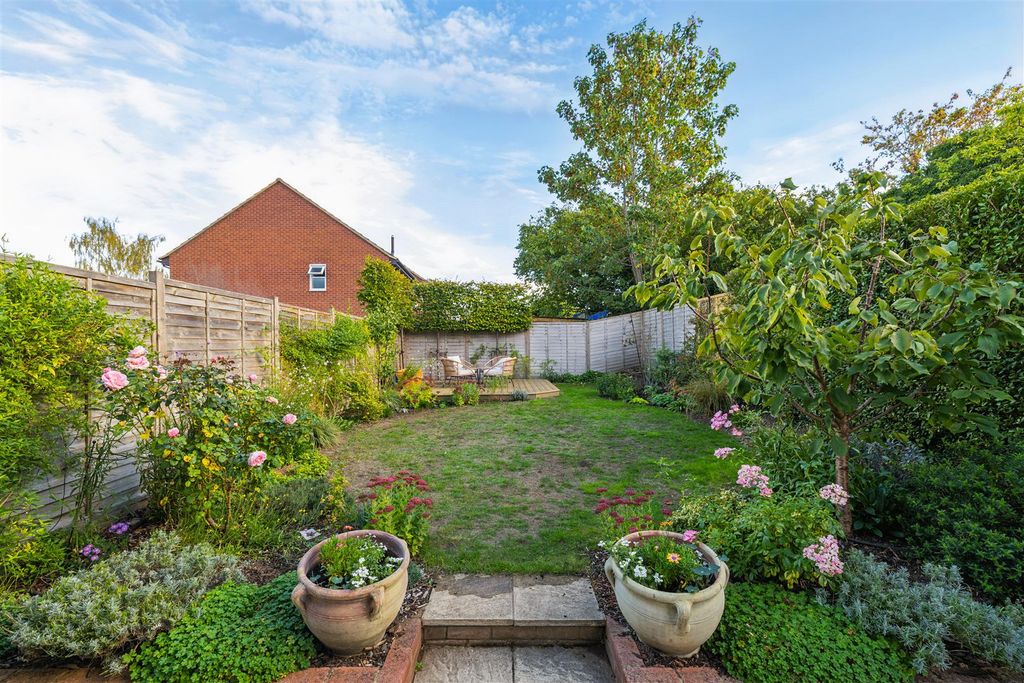 Property photo 3 of 24 16A Elizabeth Road Godalming-2.Jpg